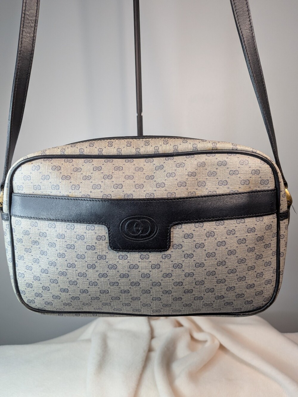 VTG Gucci Navy Micro GG Coated Canvas Camera Bag